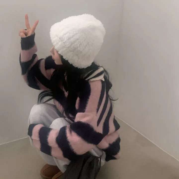 (Preorder) Unisex Collar Brush Striped Knitwear