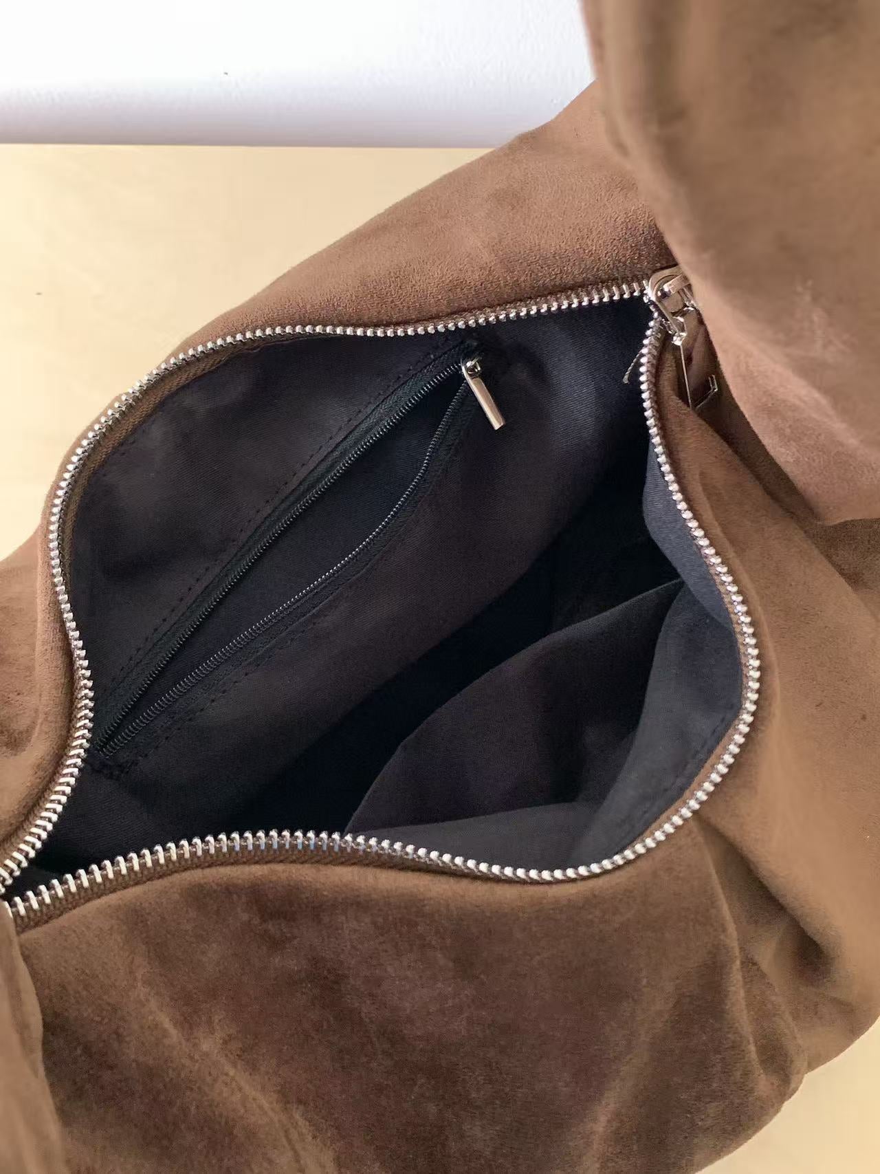 (BF NEW IN) Winter Croissant Ring bag