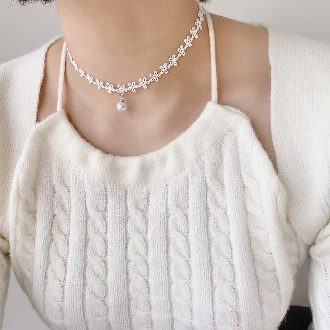 Lace Pearl Choker with Pearl