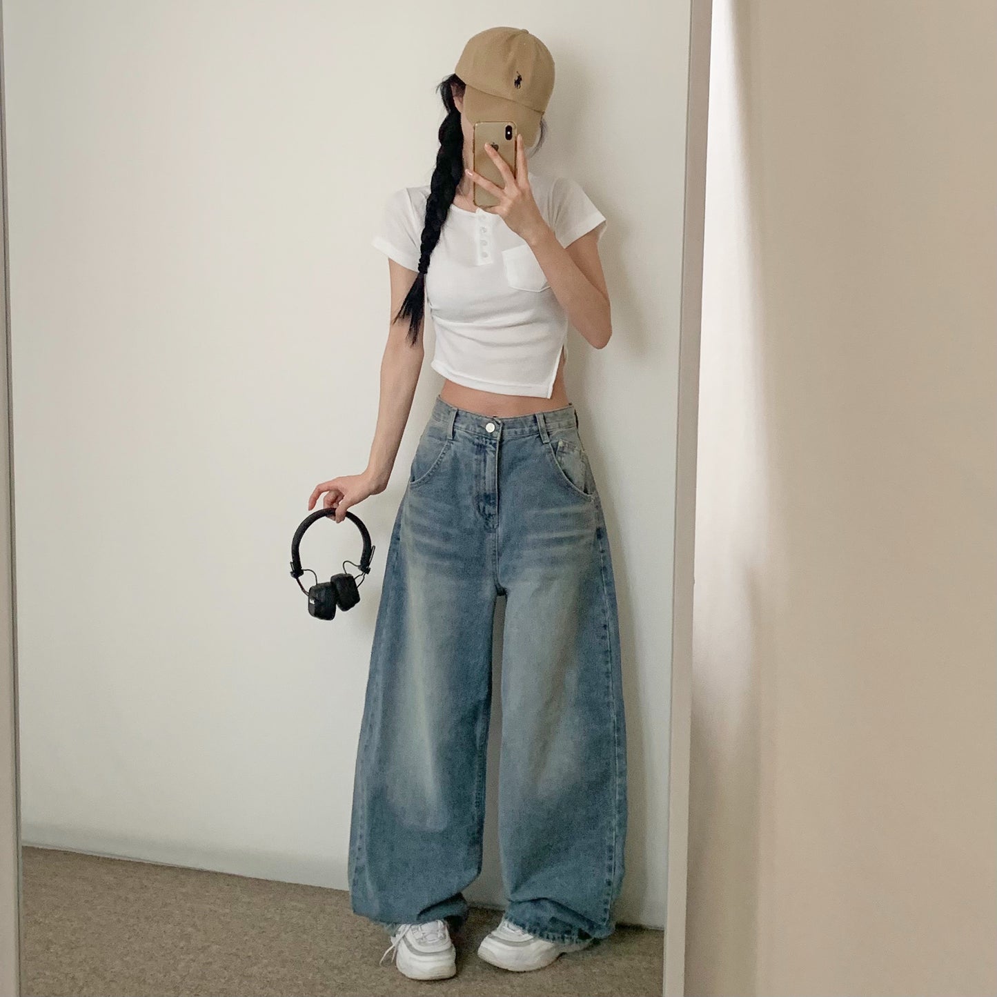 (Preorder) Heart snap loose wide light wash jeans