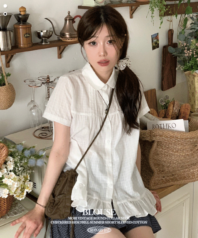 Frill Pintuck Round Collar Check Cotton Short Sleeved Blouse