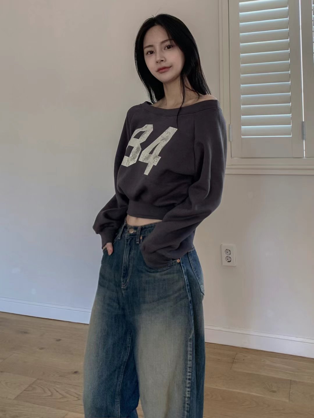 84 Raglan Off-Shoulder Crop Sweatshirt (Ink Grey)