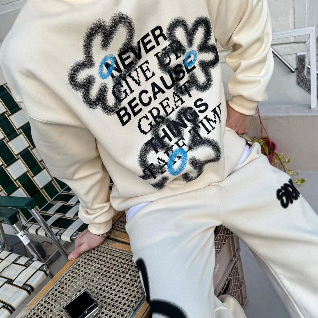 (Preorder) Unisex Flower Painting Sweatshirt with Fleece Lining