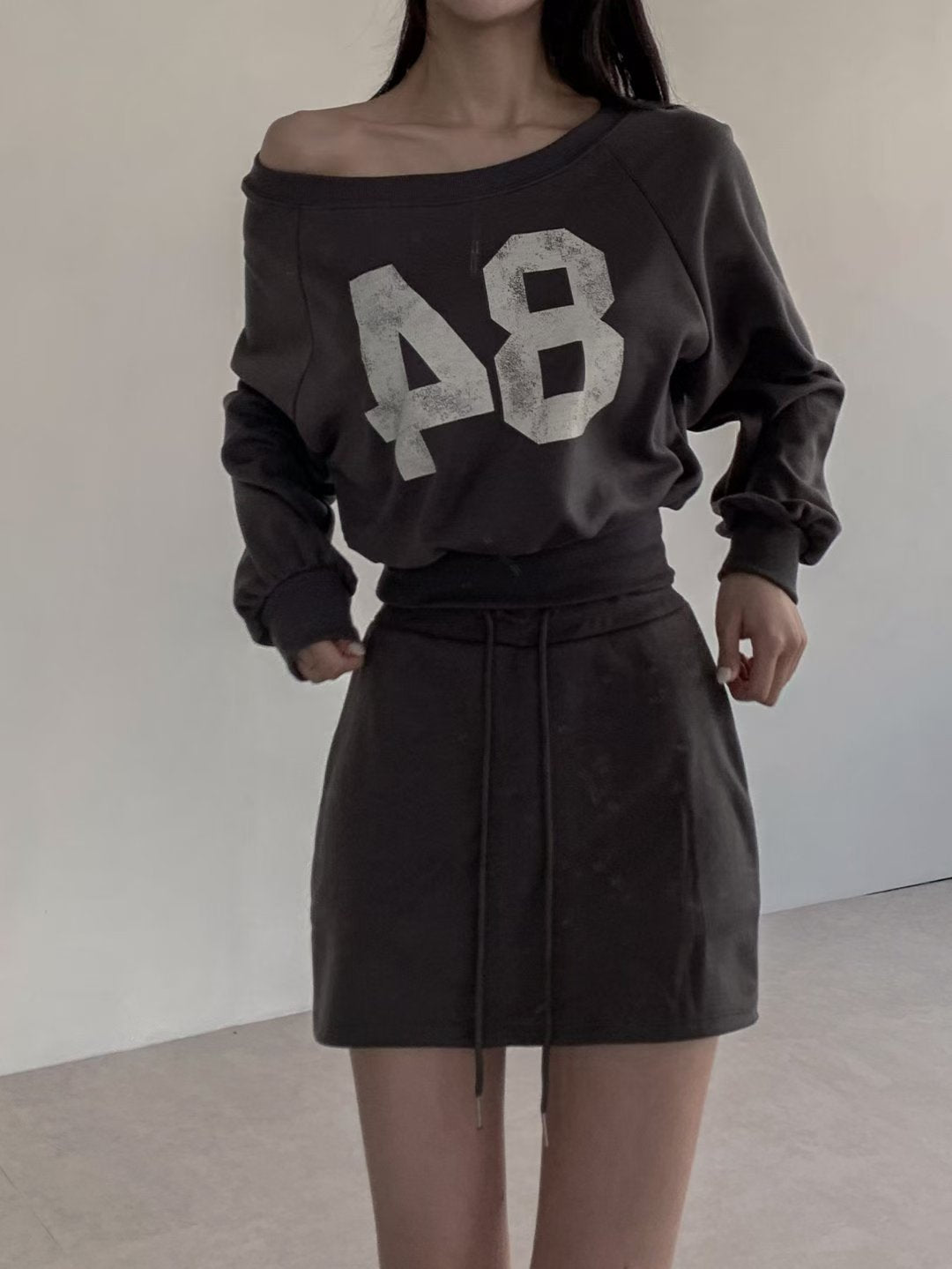 84 Raglan Off-Shoulder Crop Sweatshirt (Ink Grey)