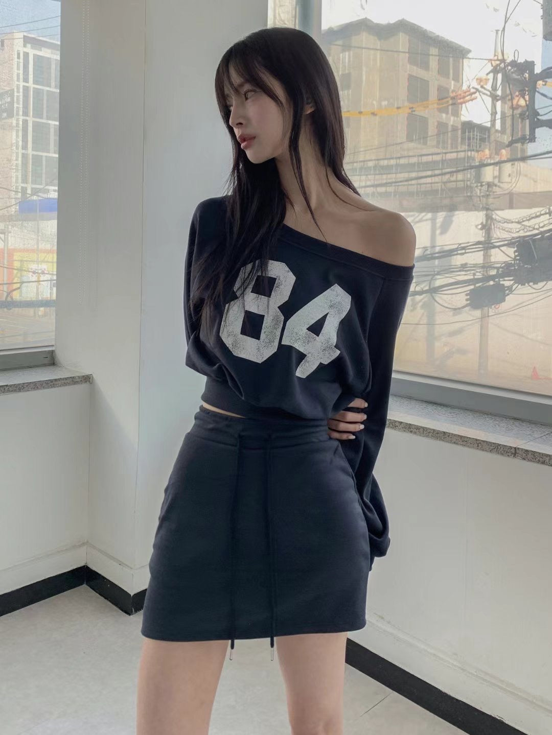 84 Raglan Off-Shoulder Crop Sweatshirt (Ink Grey)