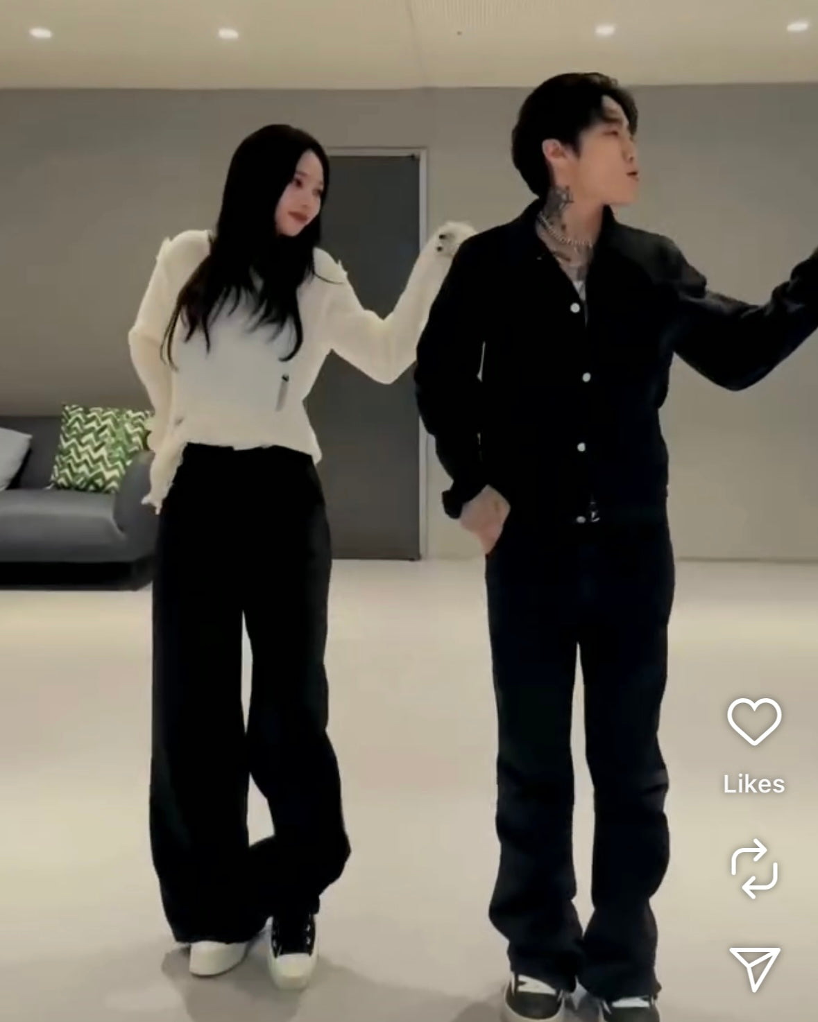 (BF NEW IN) V-neck Knit Wool Mesh Long Sleeve T-shirt