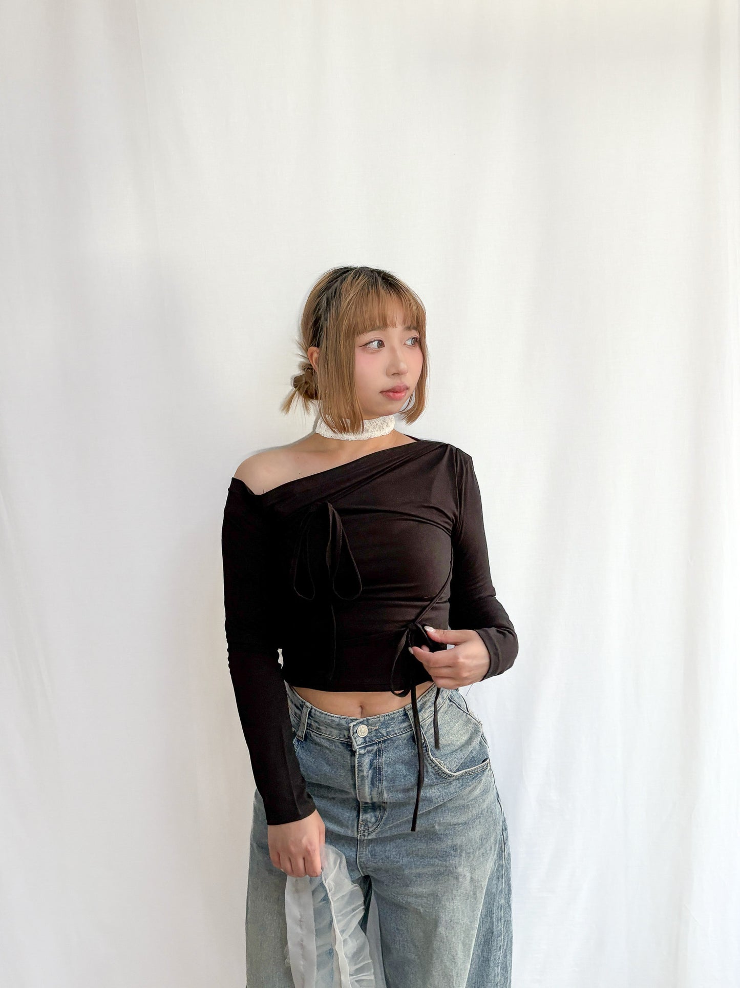 Off-shoulder Strap Ribbon Shirring Long Sleeve Top (black)