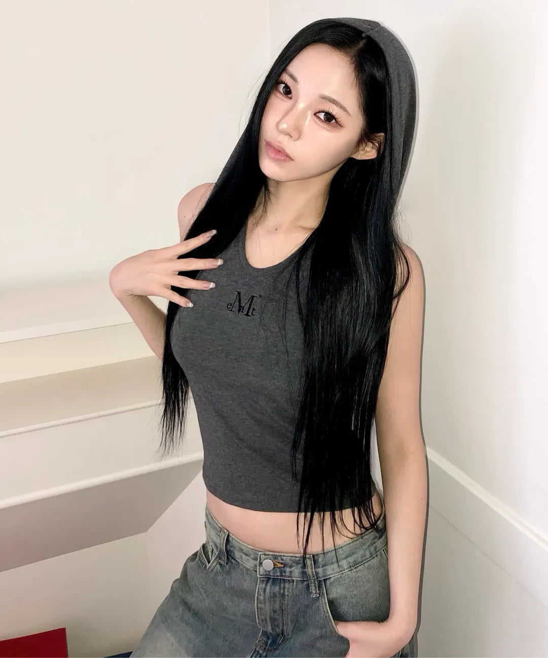 Brand Week Sale -07.13 [Mucent] Hika Hooded Cropped Back Slit Sleeveless (2 Colors)