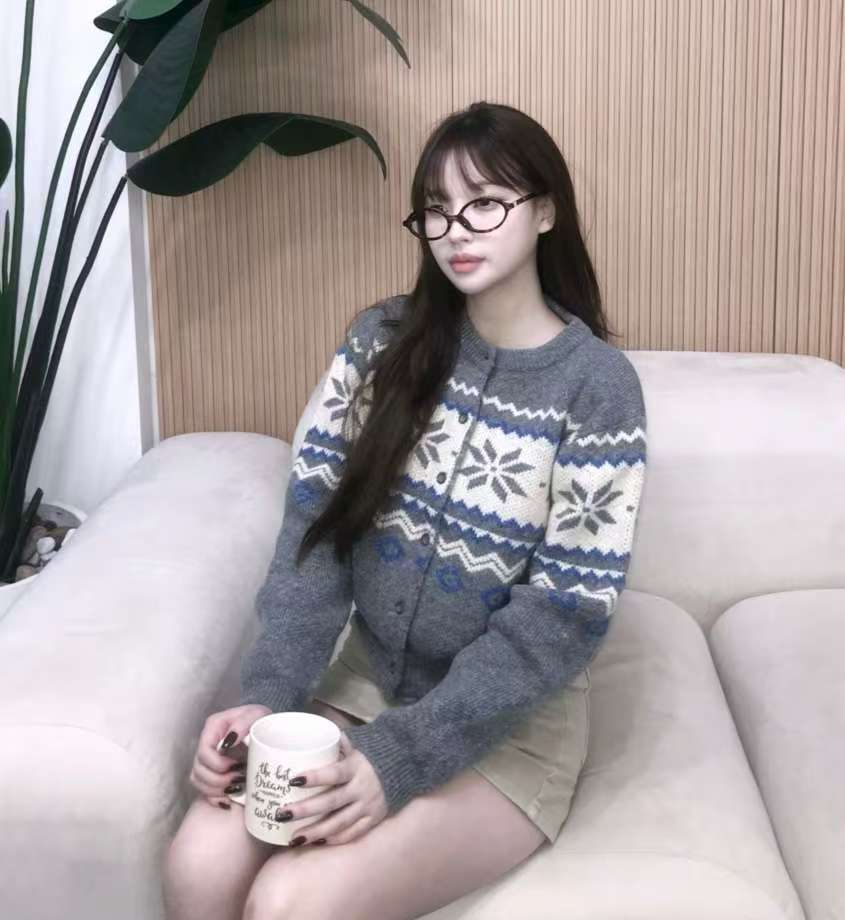 (Preorder) Snow Flower Knit Cardigan