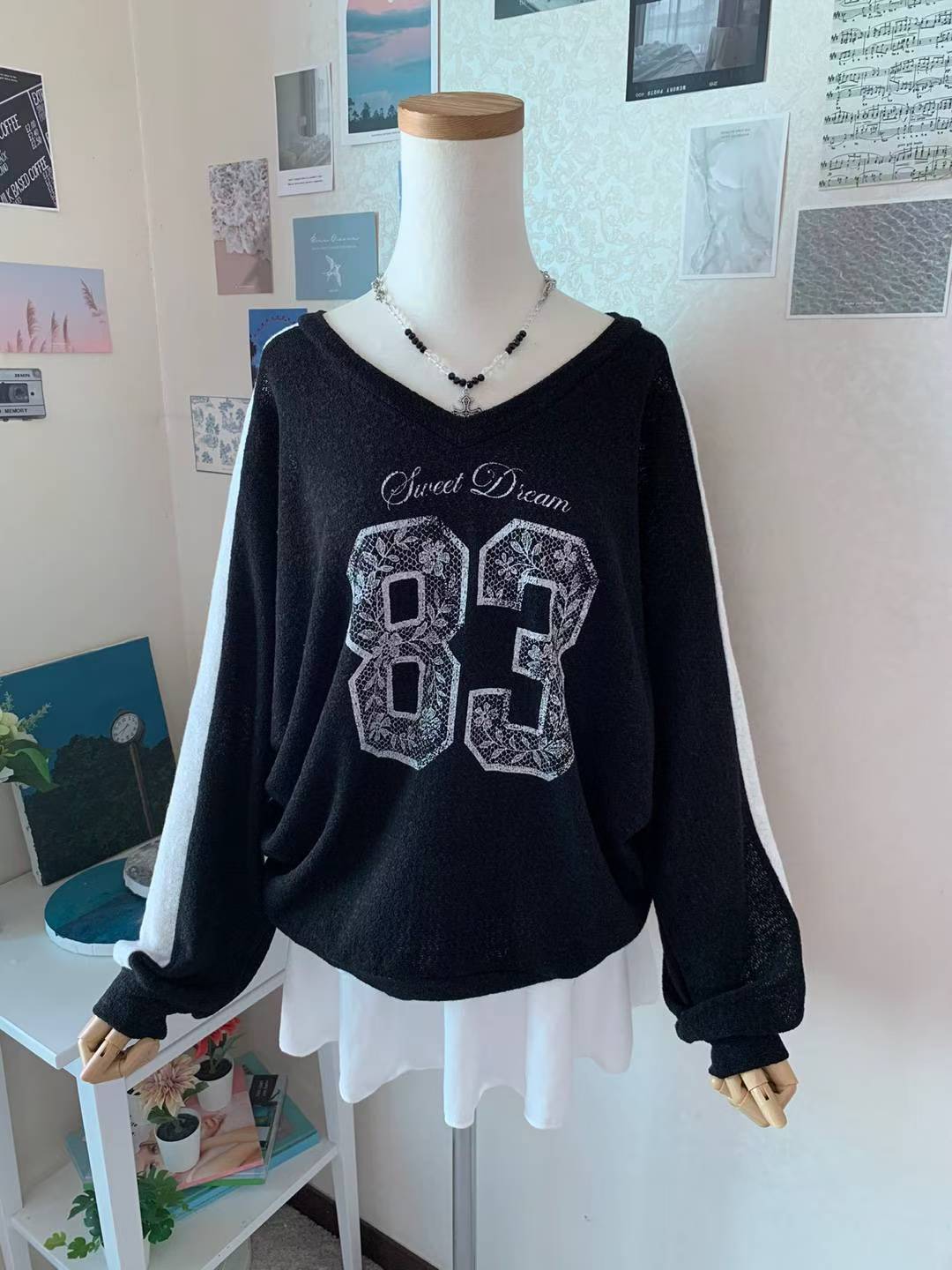 Lace floral pattern 83 printed T-shirt (Black)