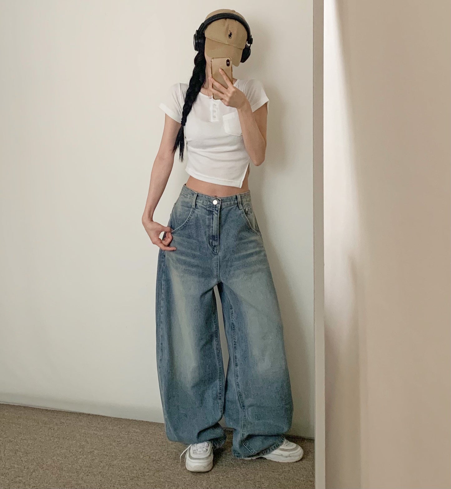 (Preorder) Heart snap loose wide light wash jeans