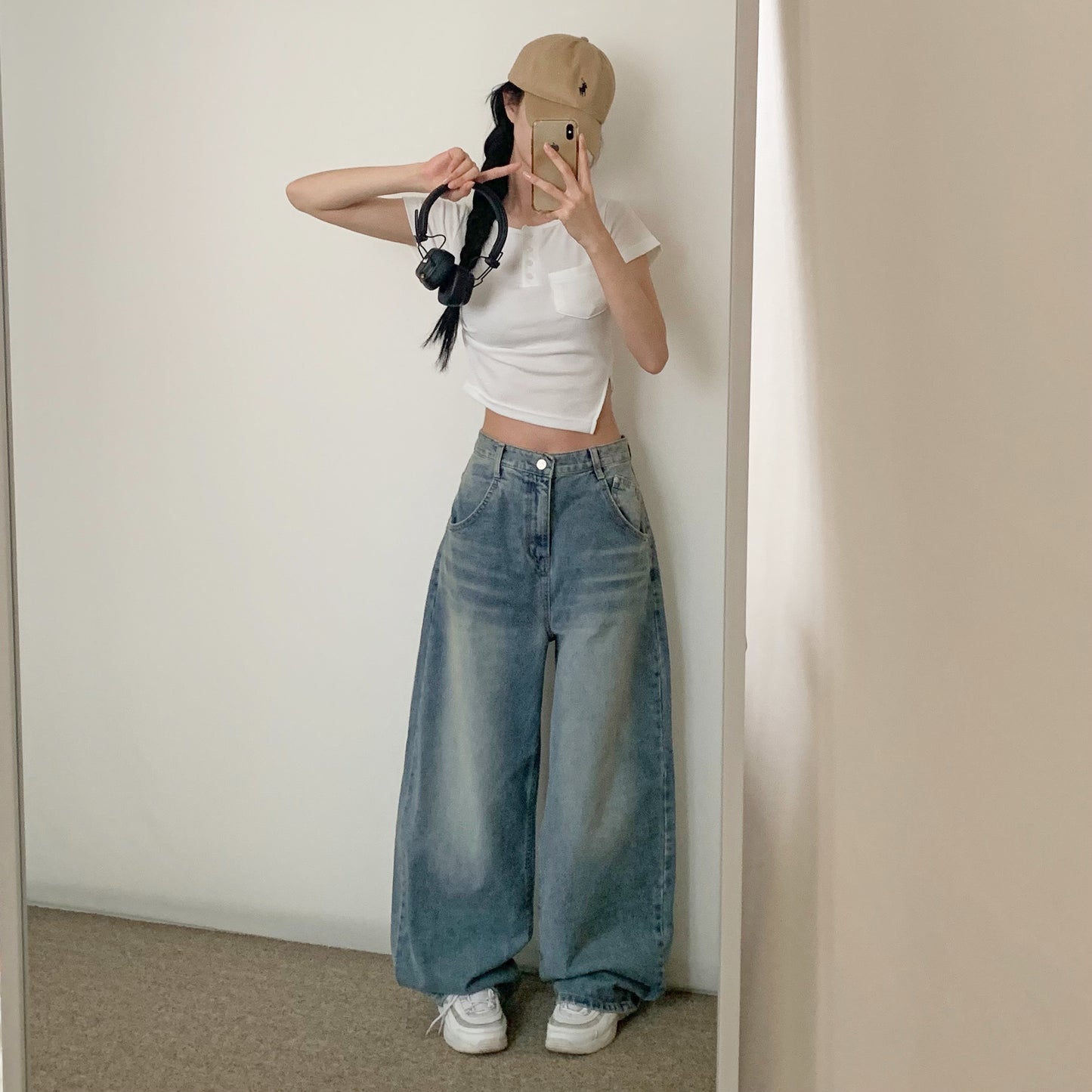 (Preorder) Heart snap loose wide light wash jeans