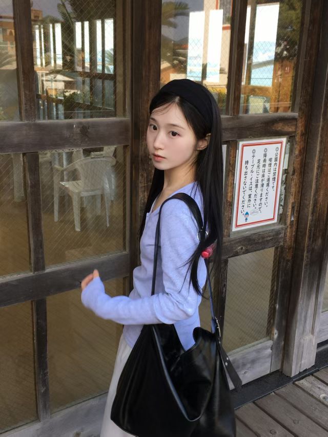 Spring Eyelet Punching Basic henley neck T-shirt