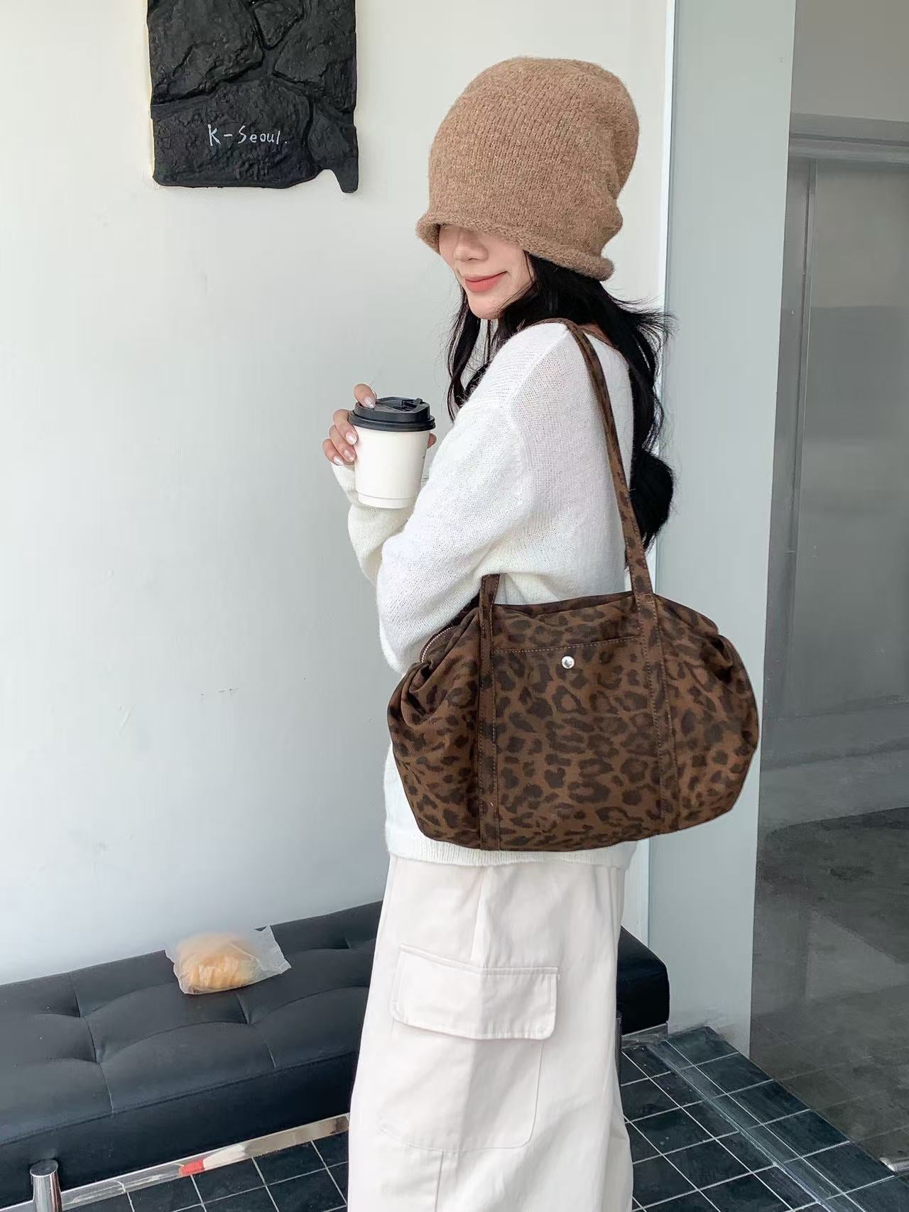 (BF NEW IN) Cozy Leopard Print Shoulder Bag