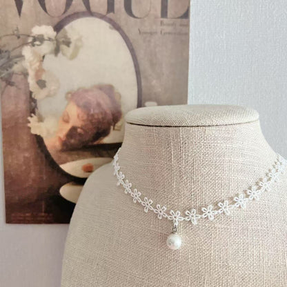 Lace Pearl Choker with Pearl
