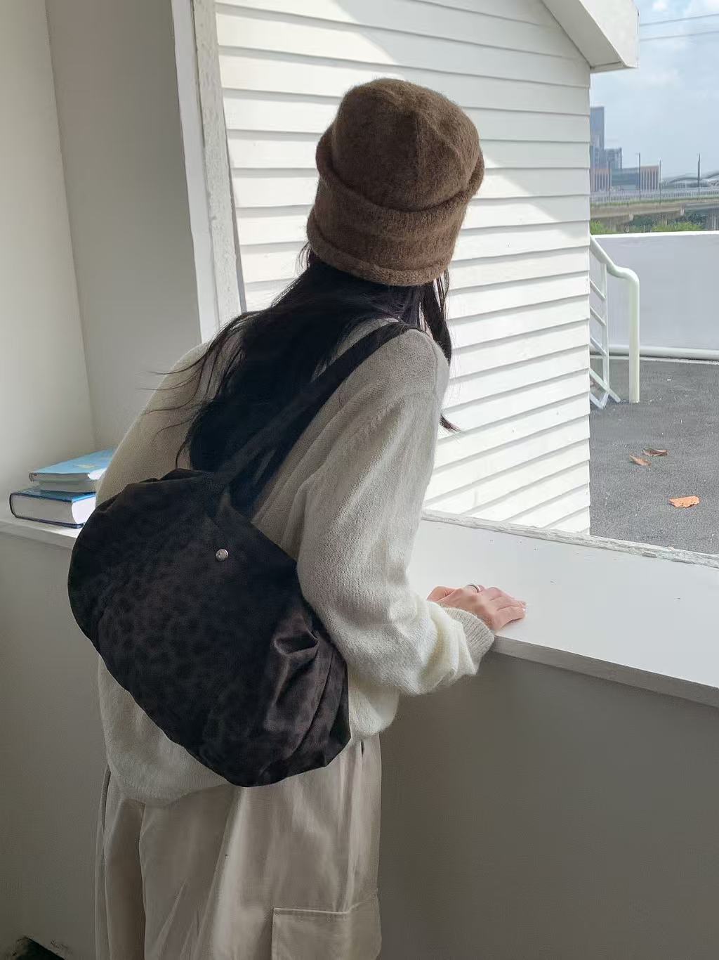 (BF NEW IN) Cozy Leopard Print Shoulder Bag