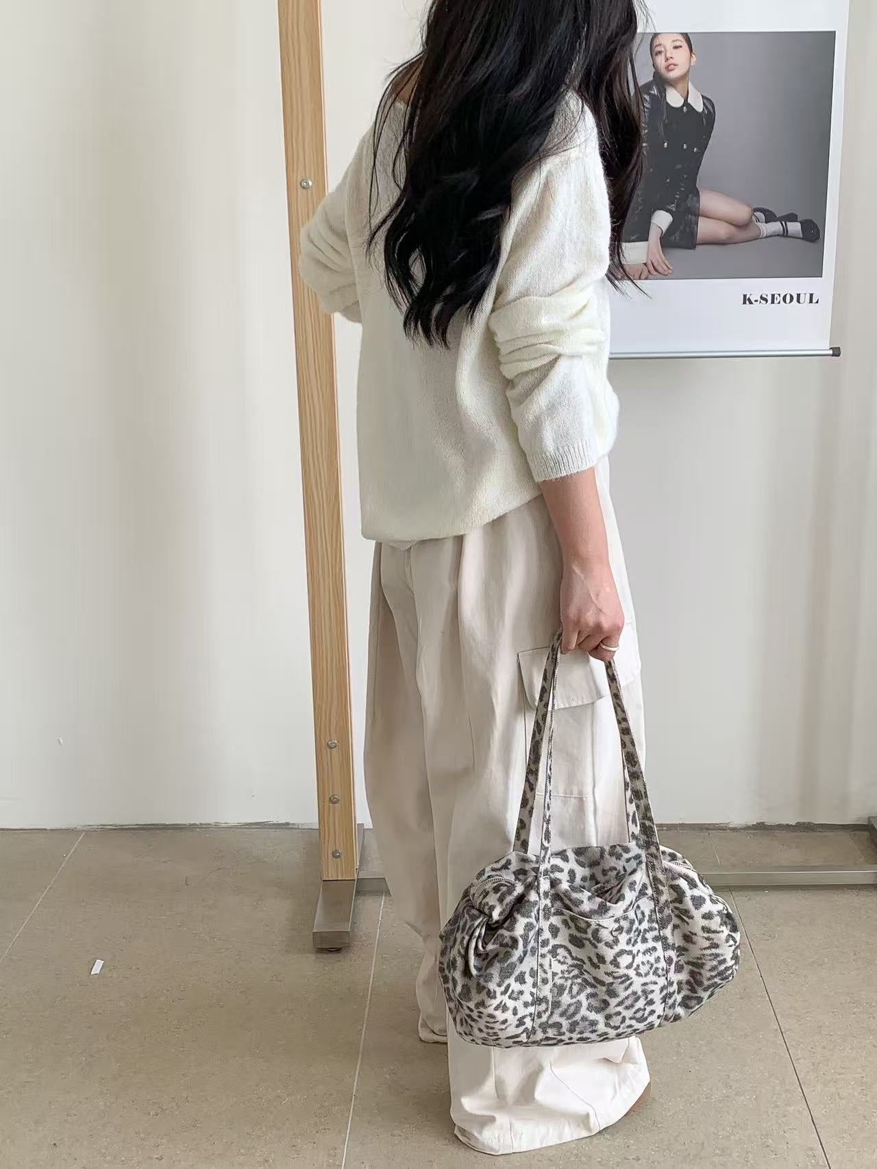 (BF NEW IN) Cozy Leopard Print Shoulder Bag
