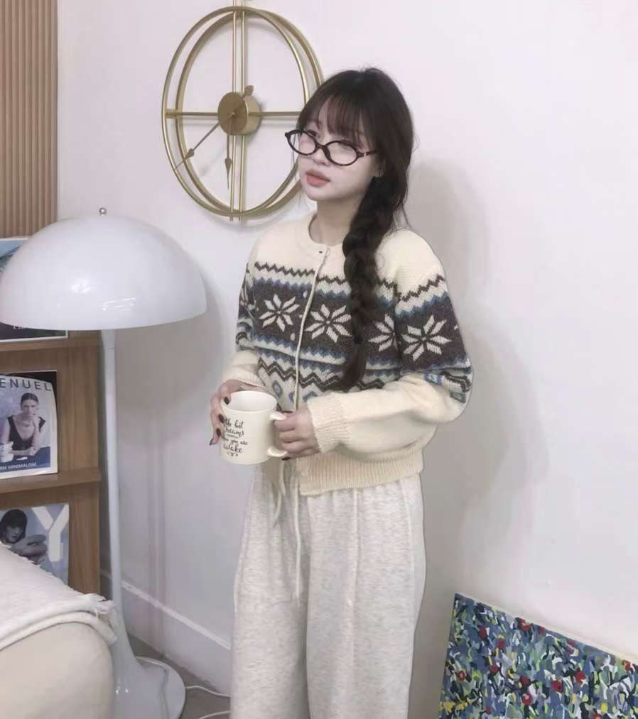 (Preorder) Snow Flower Knit Cardigan