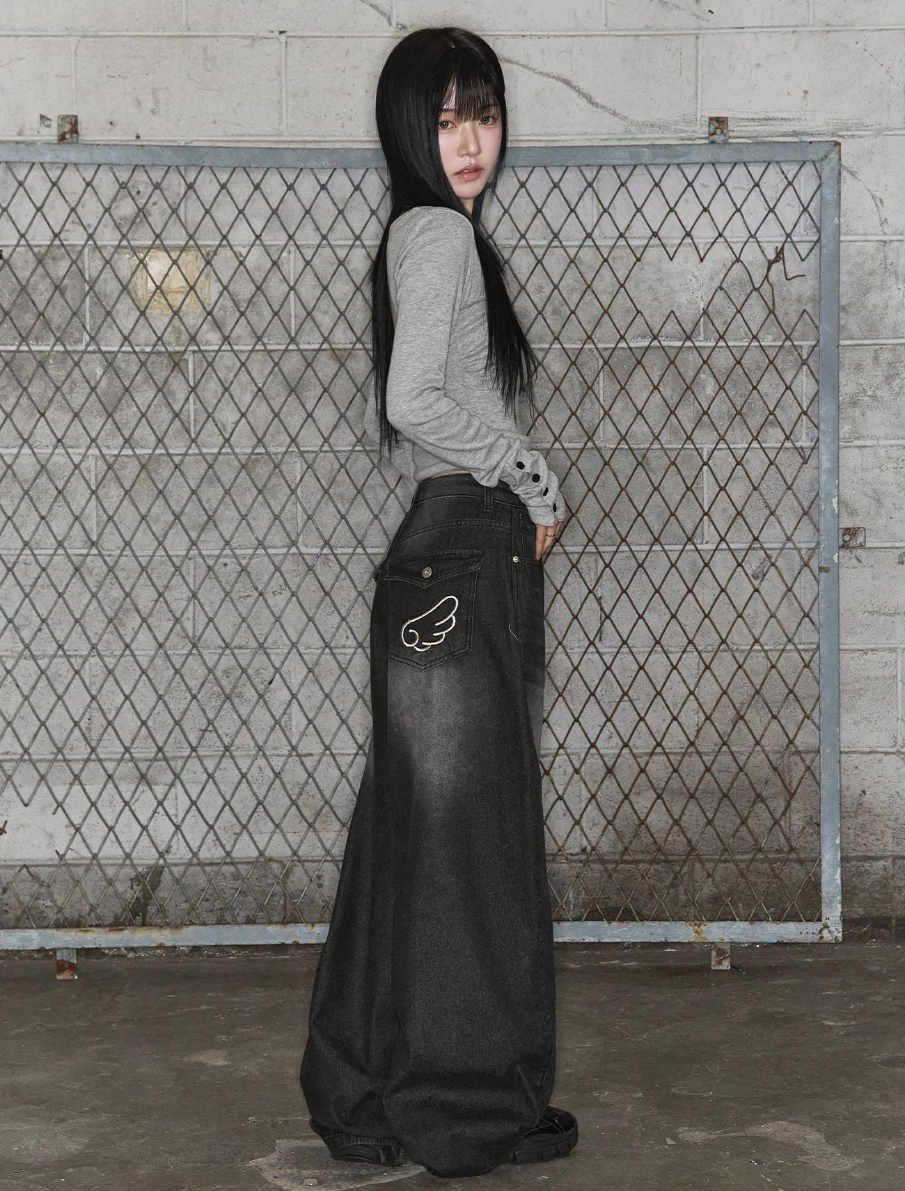 [LOOXP] Angel Wing Washed Back Pocket Balloon Wide Denim Pants Black Denim