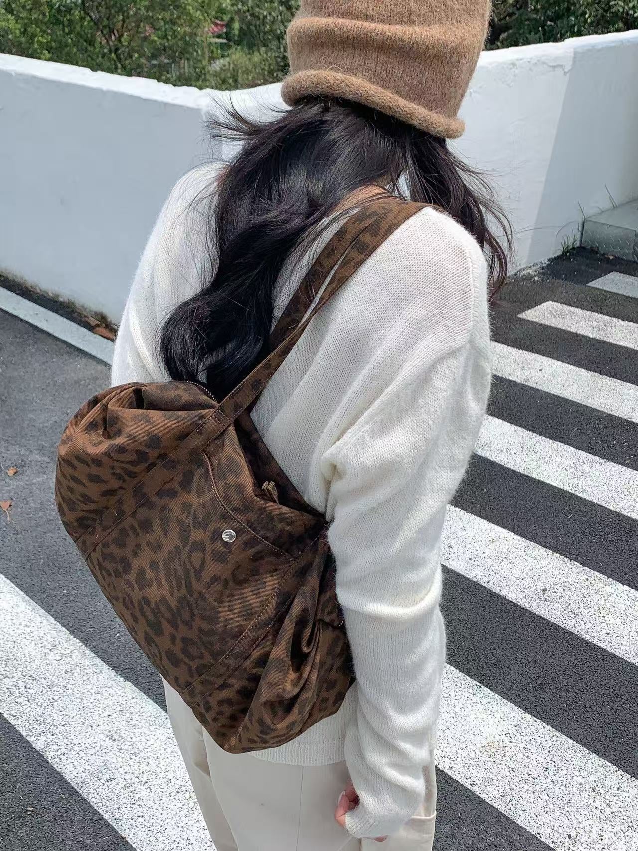 (BF NEW IN) Cozy Leopard Print Shoulder Bag
