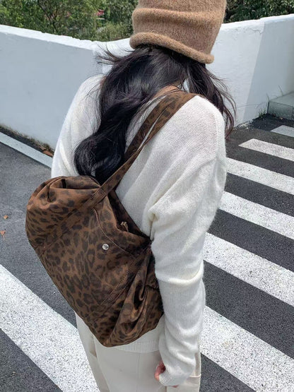 (BF NEW IN) Cozy Leopard Print Shoulder Bag
