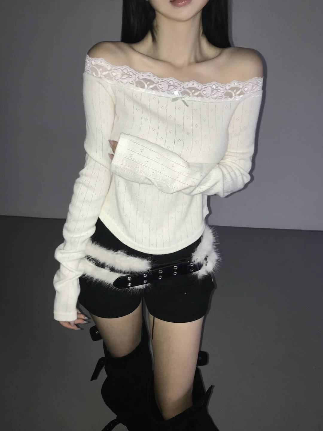 (BF NEW IN) Knit Punching Lace Tee