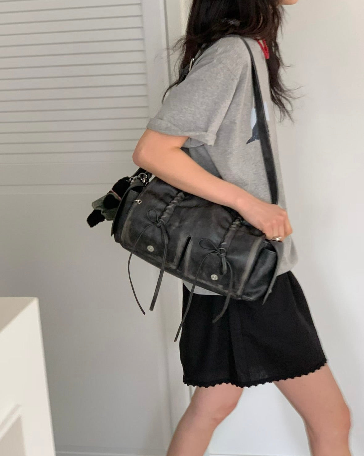 Black Designer Brand Ribbon Leather Shoulder Bag (Large/Mini)