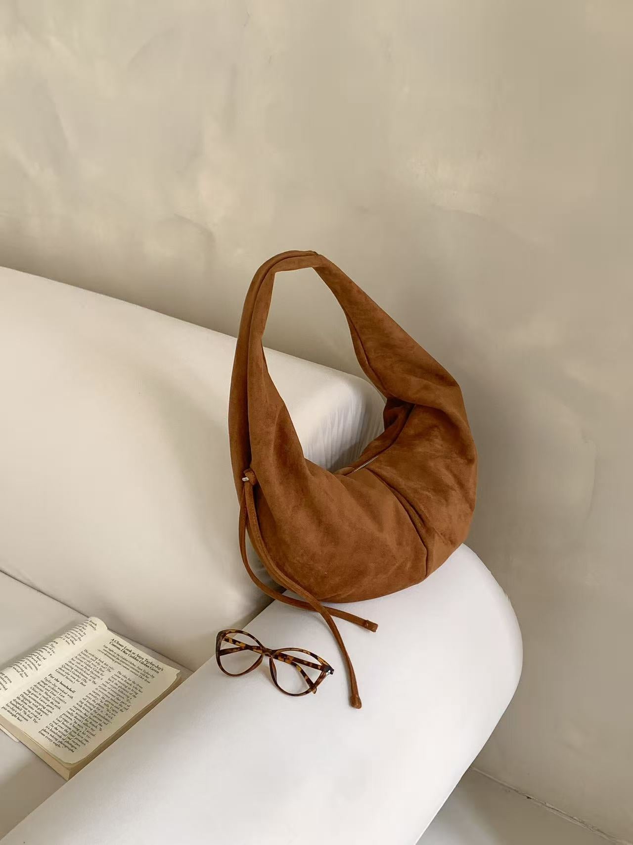 (BF NEW IN) Winter Croissant Ring bag