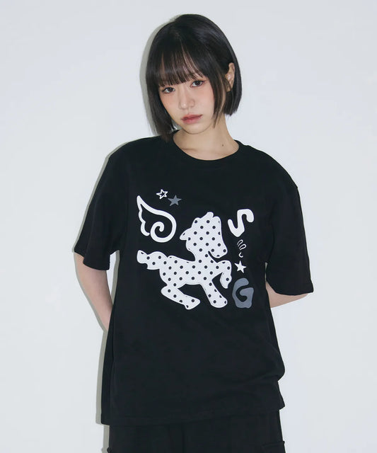 [SLEEKGLOW] Dot Pony Applique T-shirt [Black]