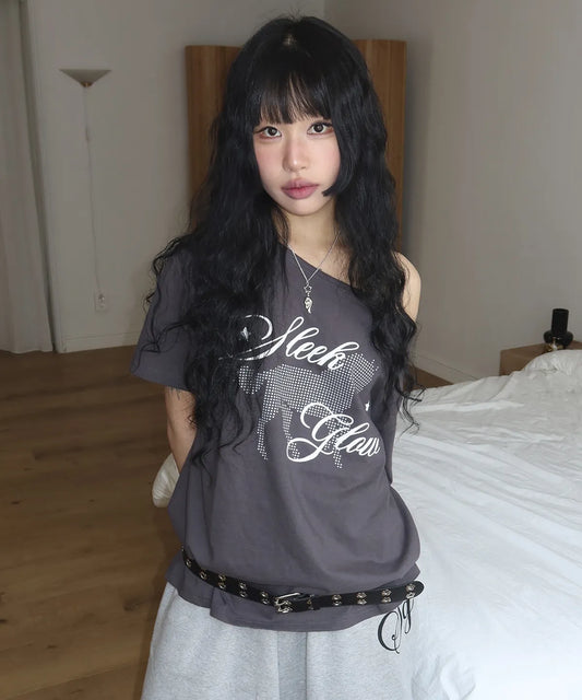[SLEEKGLOW] Horse One-Shoulder T-Shirt [Charcoal]