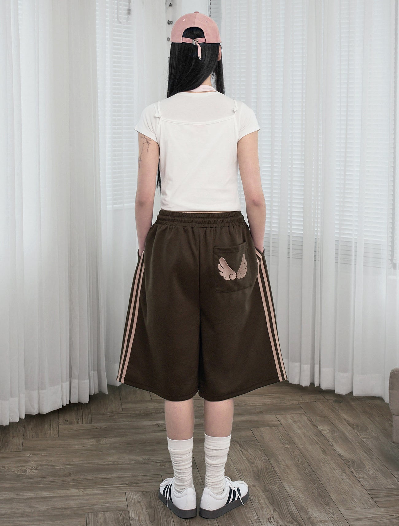 [LOOXP] Track Angel Embroidered Back Pocket Bermuda Pants Brown