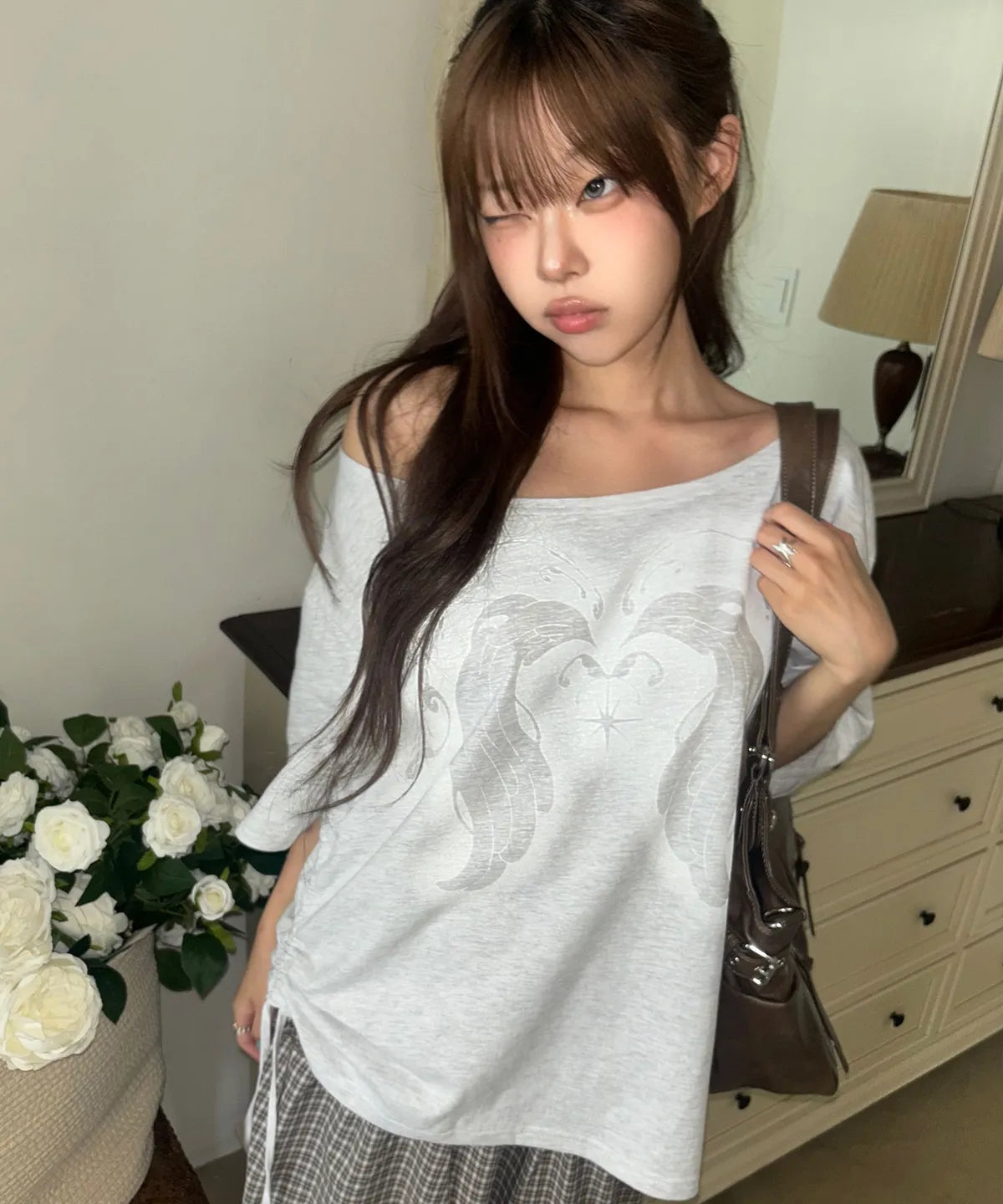 Musinsa Sale till 23/6! [ILLIGO] Seoljin's Pick Saeso Angel Off-shoulder T-shirt (2 Colours)
