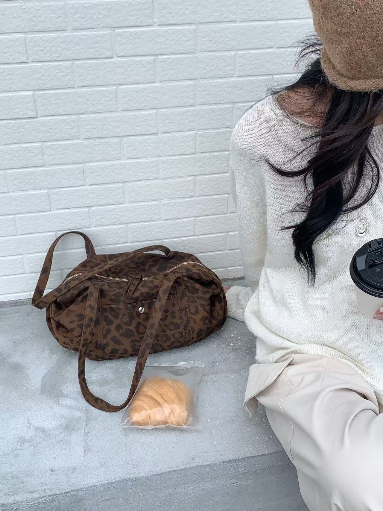 (BF NEW IN) Cozy Leopard Print Shoulder Bag