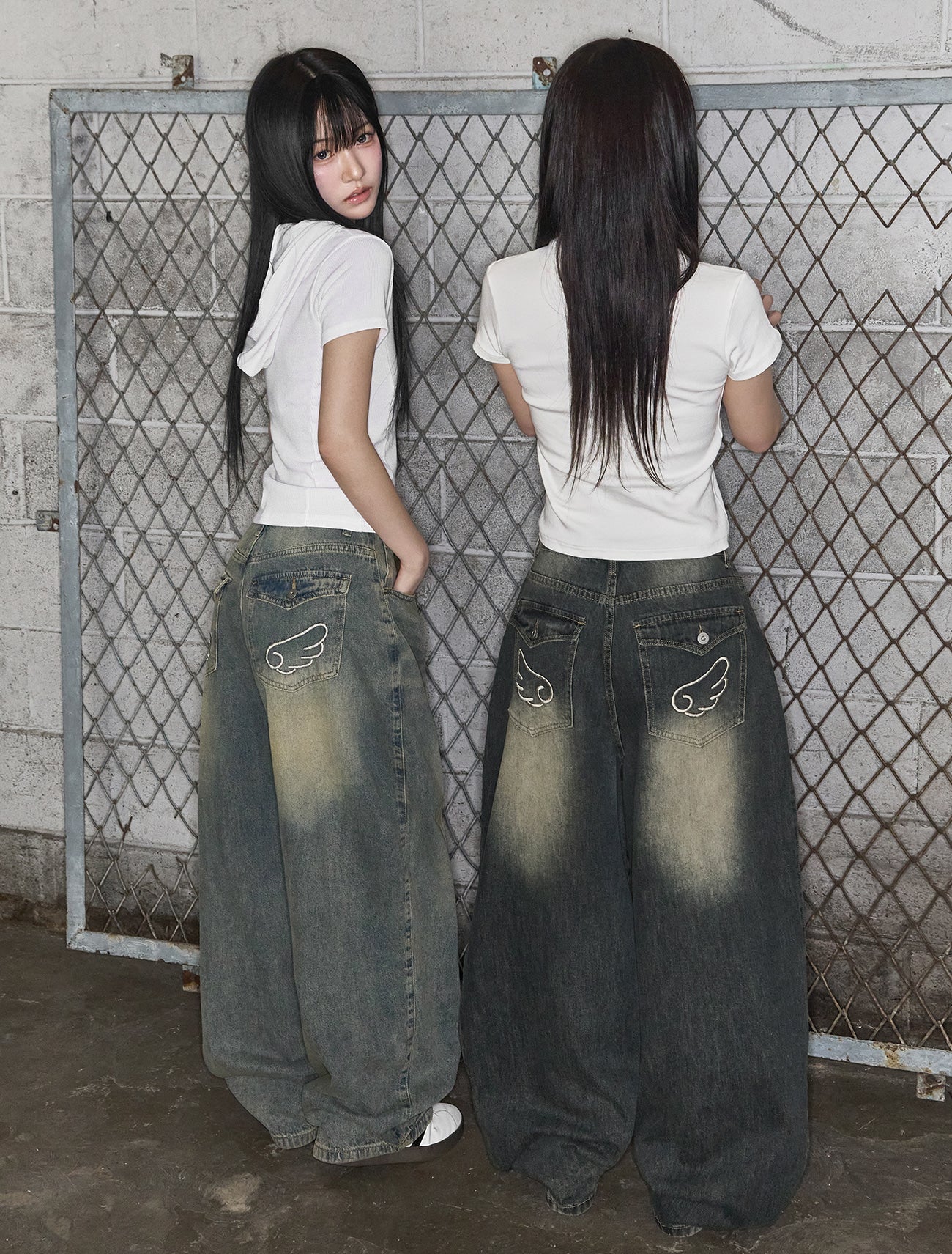 [LOOXP] Angel Wing Washed Back Pocket Balloon Wide Denim Pants Vintage Medium Blue