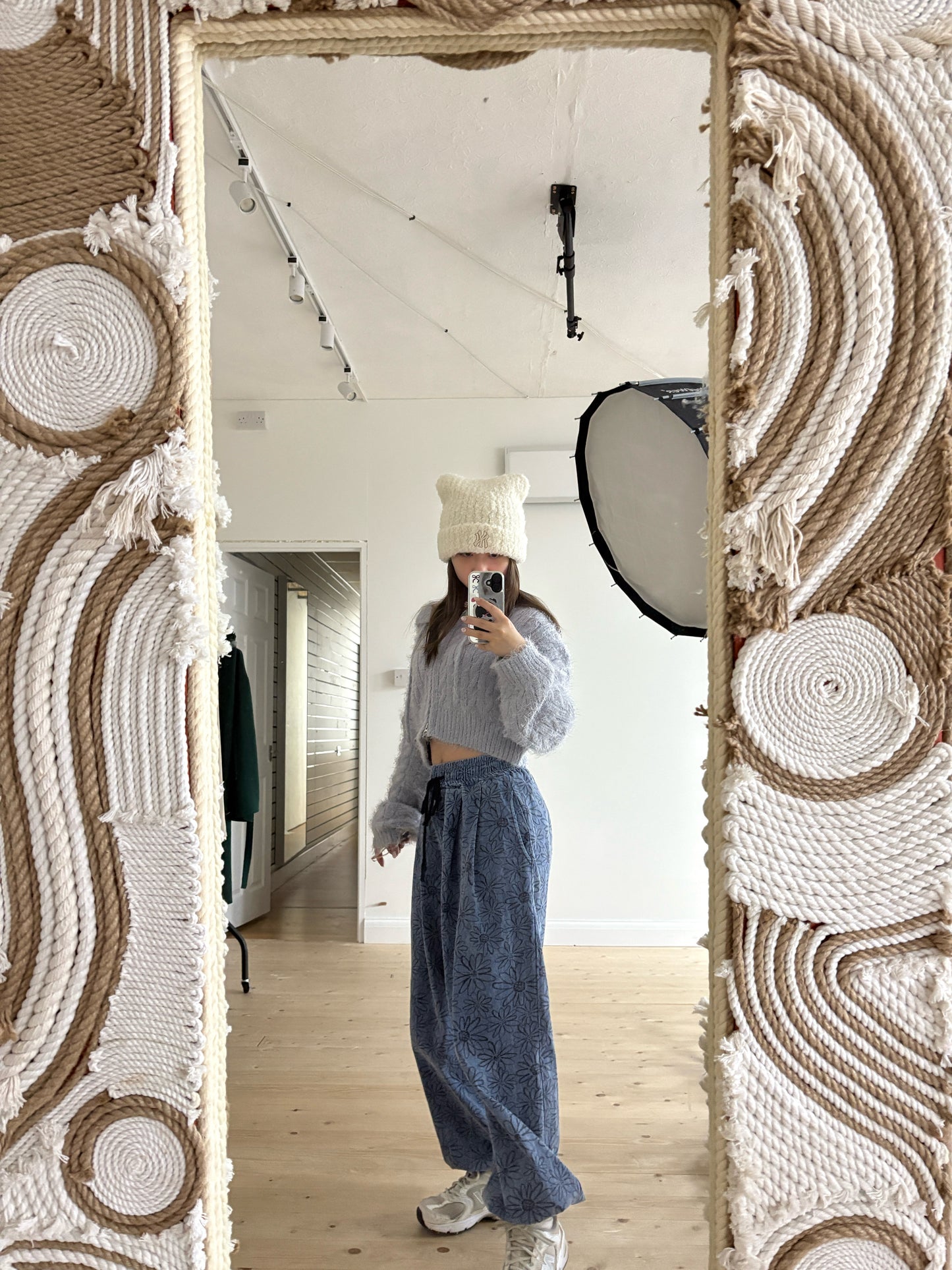 MLB PLUSH MEOWING BEANIE (Cream)