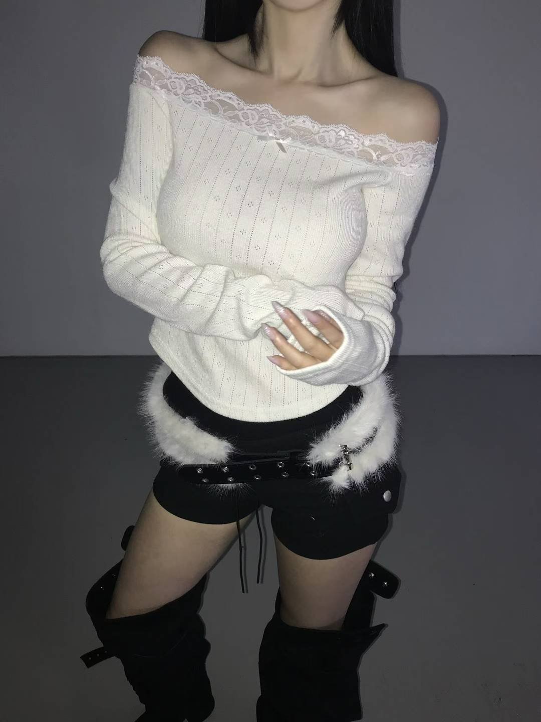 (BF NEW IN) Knit Punching Lace Tee