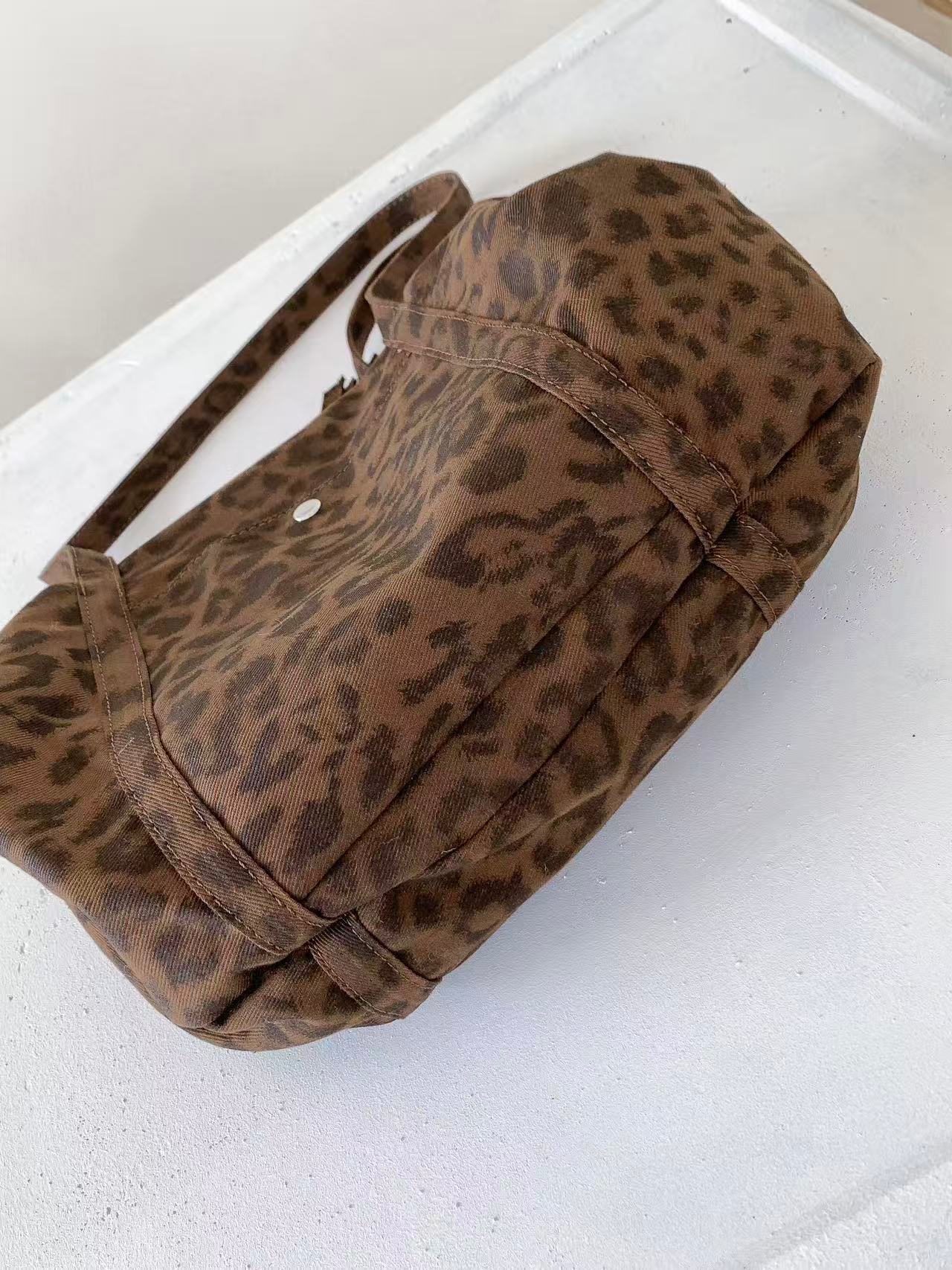 (BF NEW IN) Cozy Leopard Print Shoulder Bag
