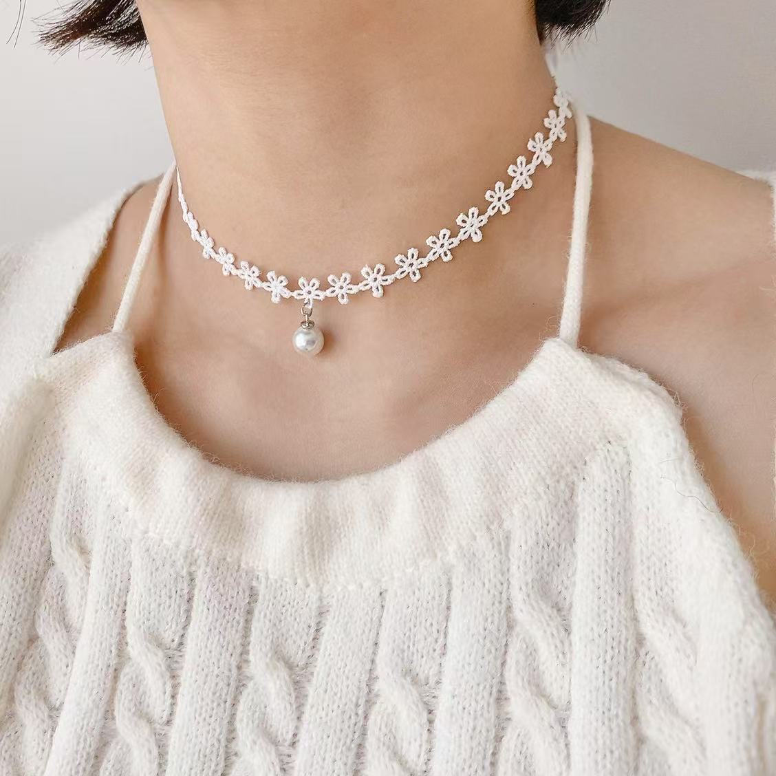 Lace Pearl Choker with Pearl