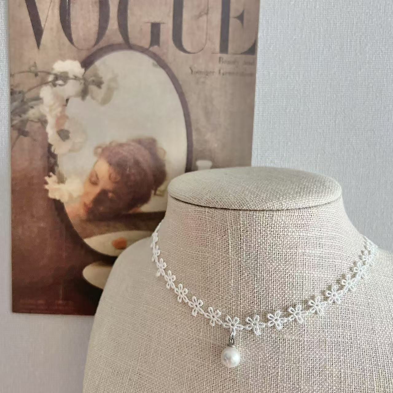 Lace Pearl Choker with Pearl
