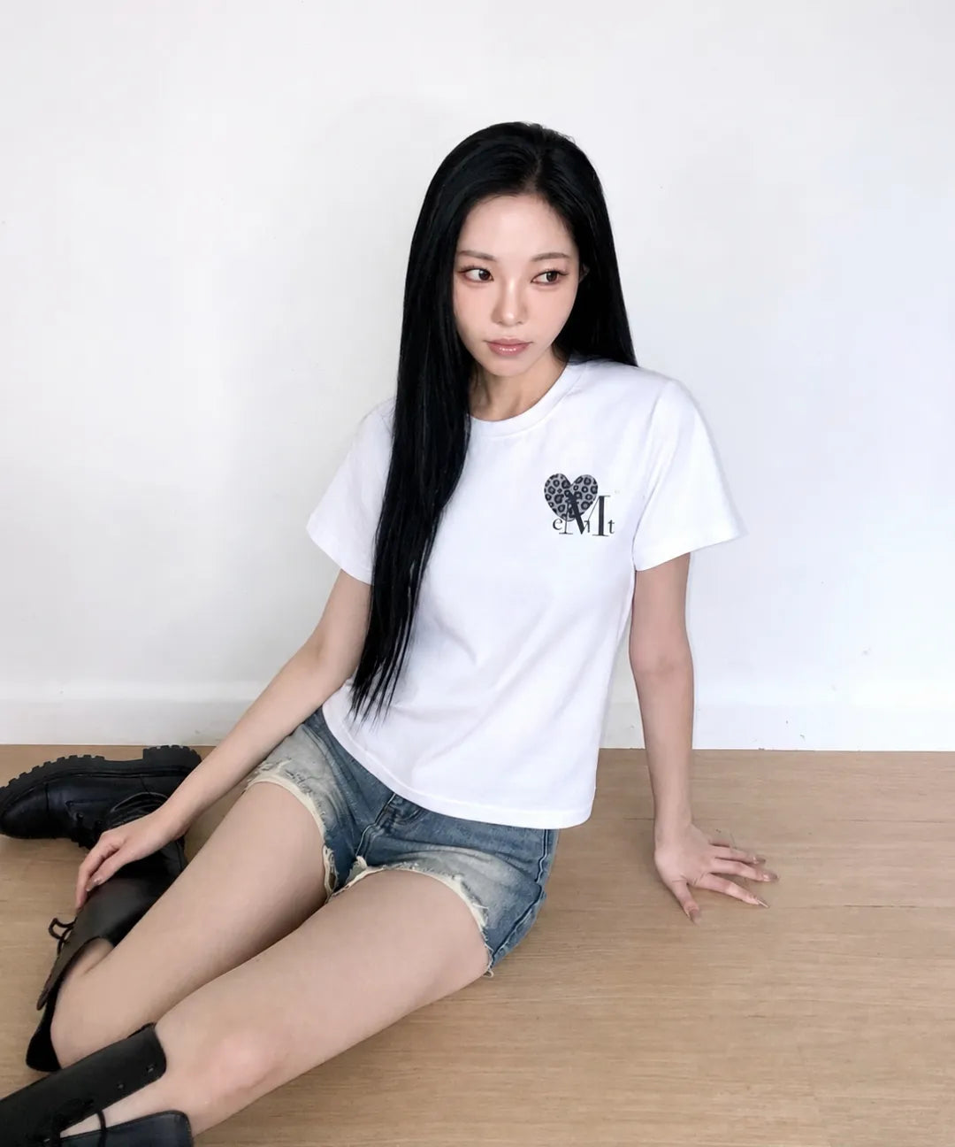 Brand Week Sale -07.13 [Mucent] Sunear Lace V-Neck Short Sleeve T-Shirt (6 Colors)