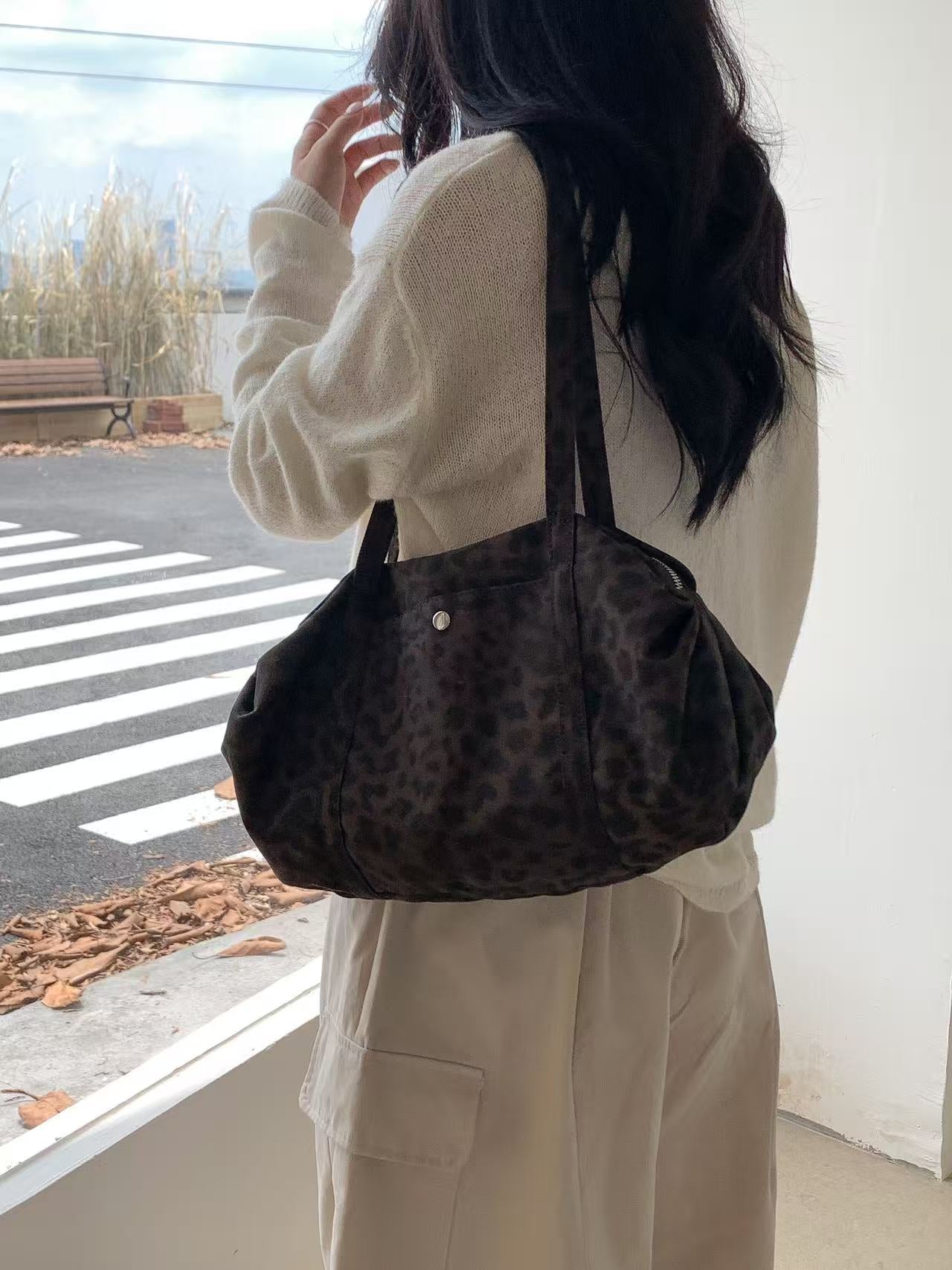 (BF NEW IN) Cozy Leopard Print Shoulder Bag