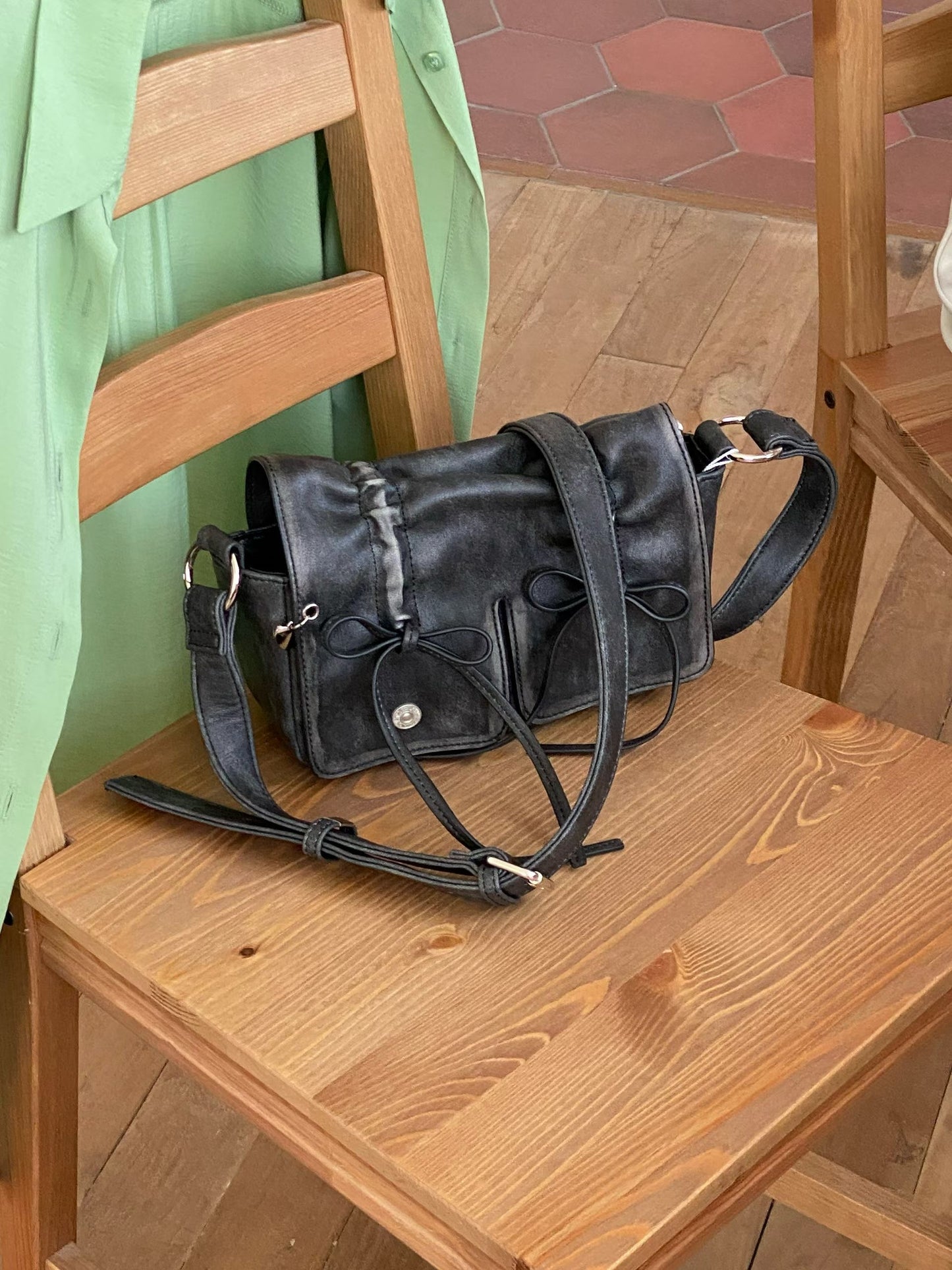 Black Designer Brand Ribbon Leather Shoulder Bag (Large/Mini)