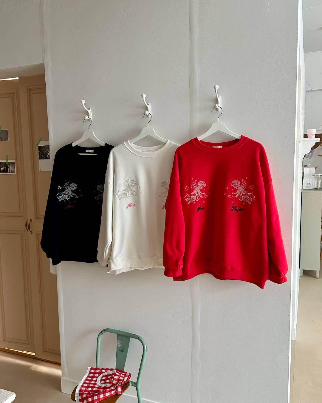 (DEC NEW) Cupid embroidered fleece-lined winter sweatshirt