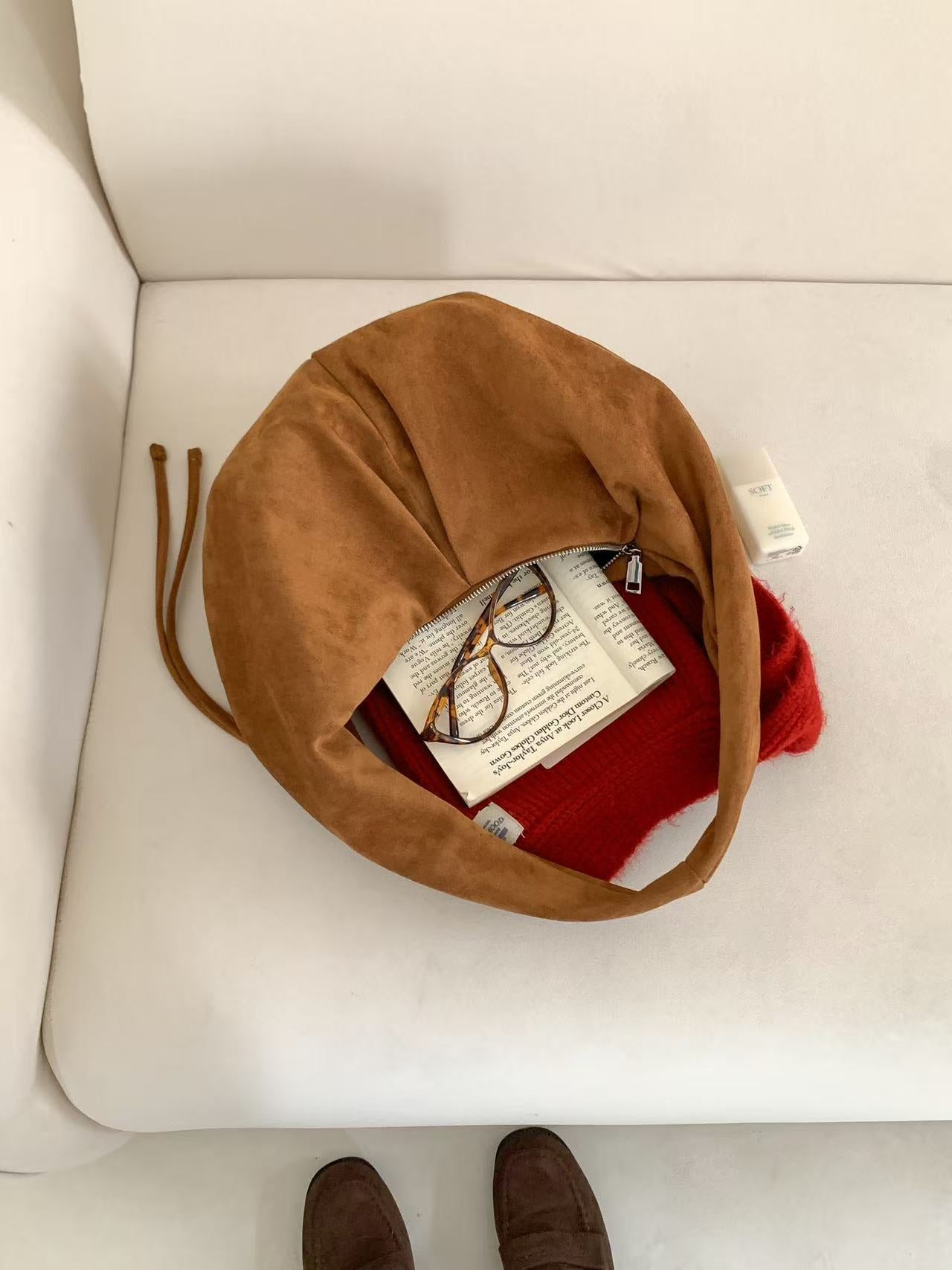 (BF NEW IN) Winter Croissant Ring bag