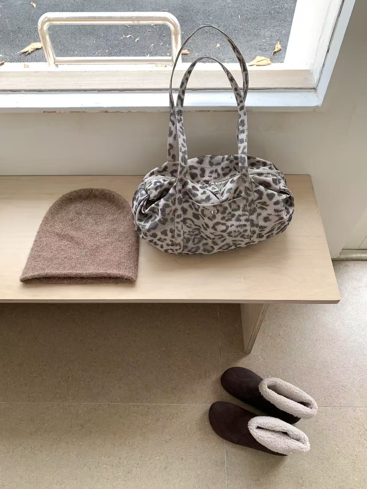 (BF NEW IN) Cozy Leopard Print Shoulder Bag