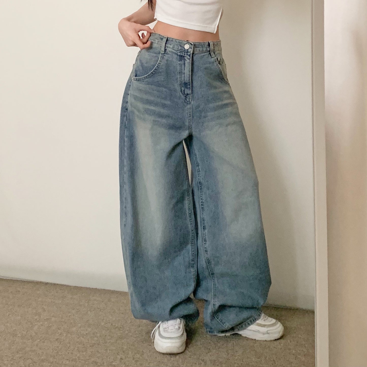 (Preorder) Heart snap loose wide light wash jeans