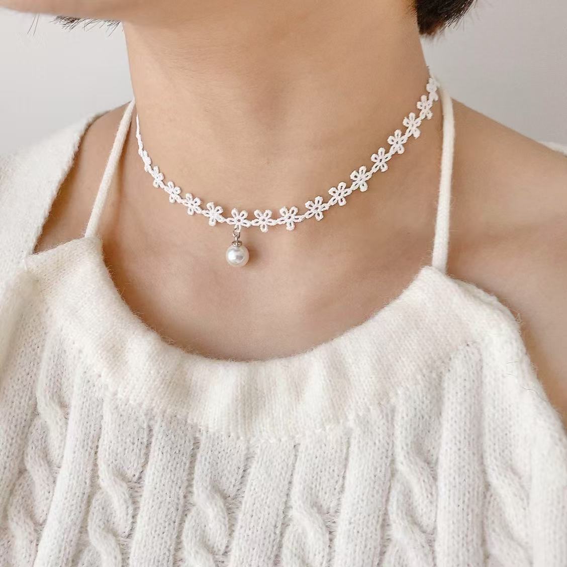 Lace Pearl Choker with Pearl