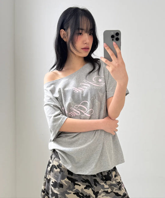 [SLEEKGLOW] Horse One-Shoulder T-Shirt [Gray]