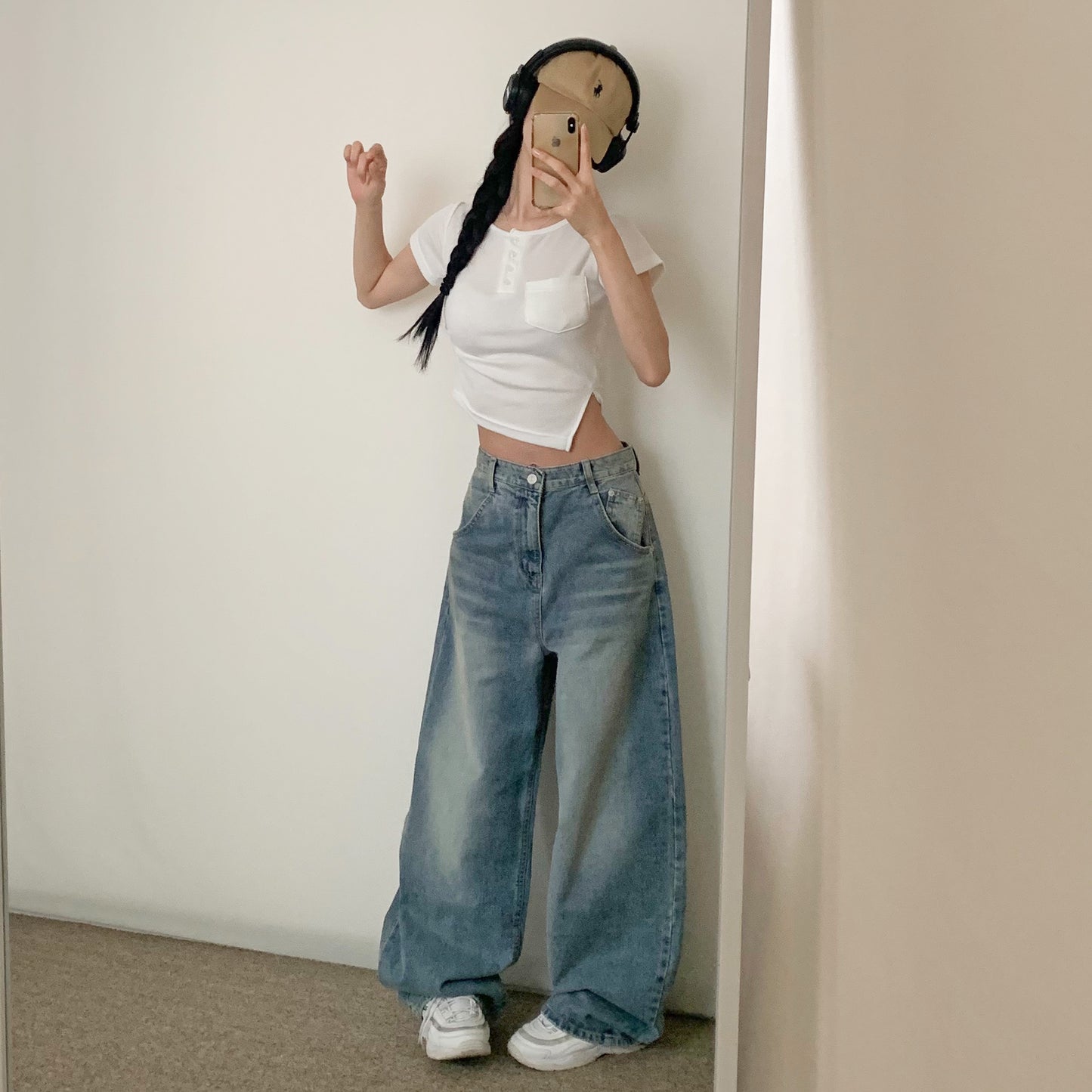 (Preorder) Heart snap loose wide light wash jeans