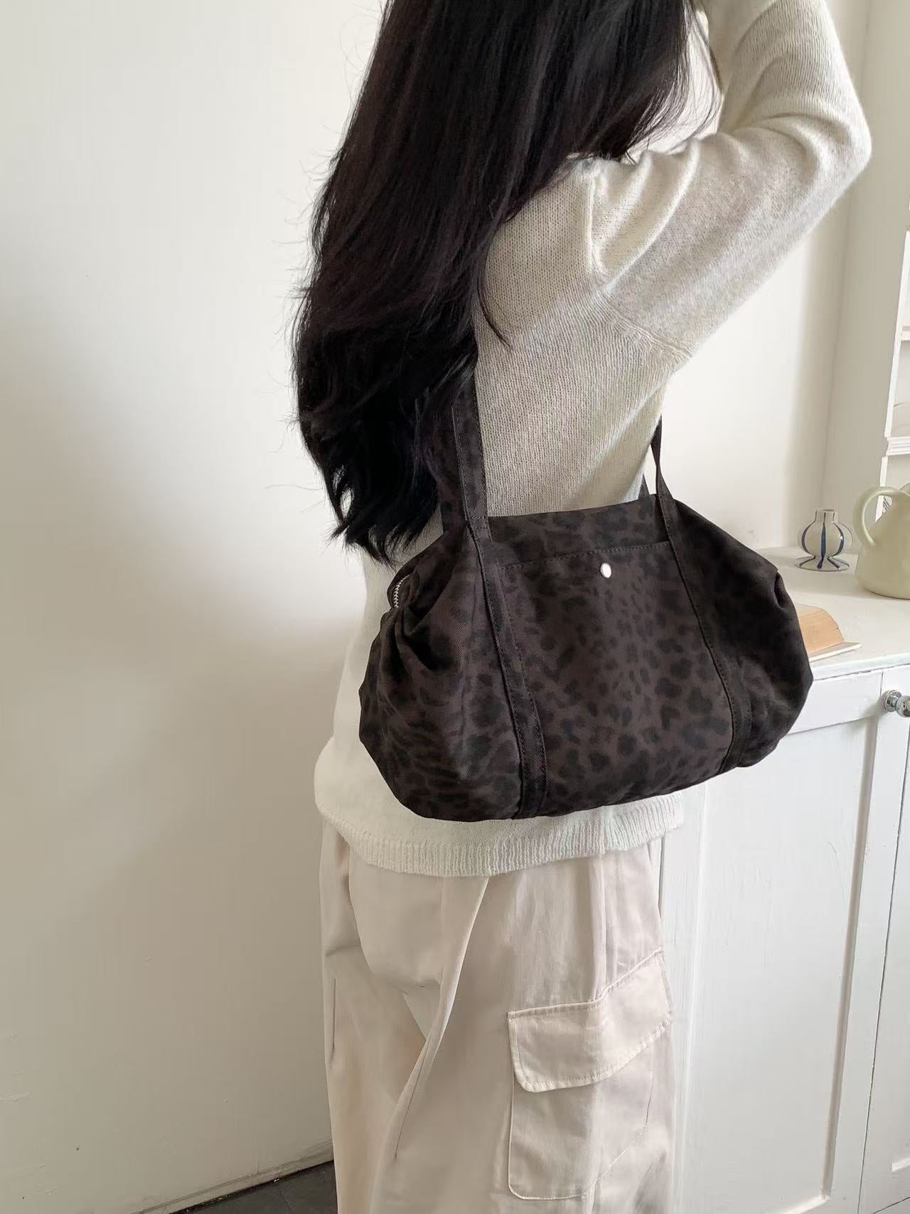 (BF NEW IN) Cozy Leopard Print Shoulder Bag